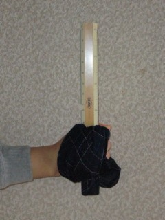 手の甲に巻き付ける