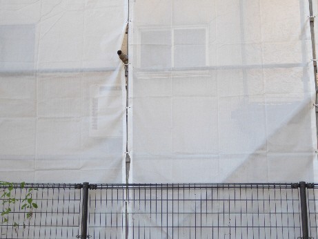 ポッポ公園側から風呂窓を撮影した写真