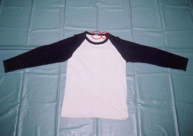 公開されたラグランシャツ汚れ無し