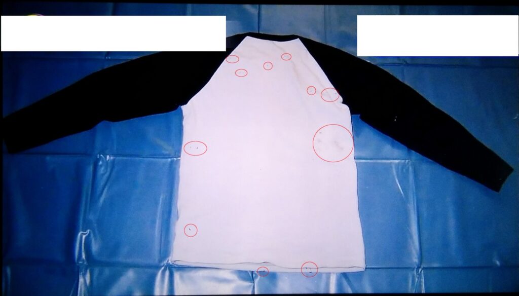 公開されたラグランシャツ汚れ有り