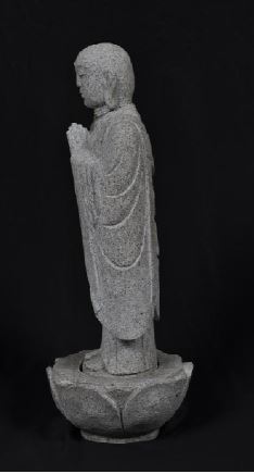 地蔵を右側から見た写真